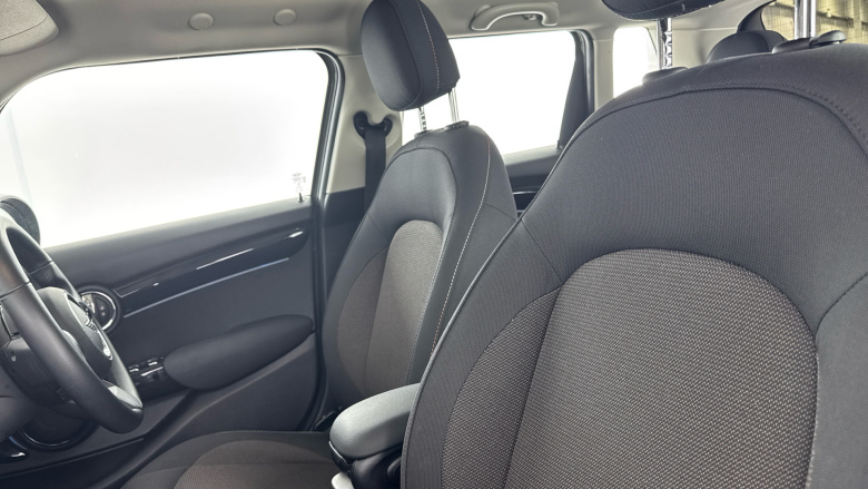 MINI Hatchback 1.5 Cooper Classic 5dr Petrol Hatchback